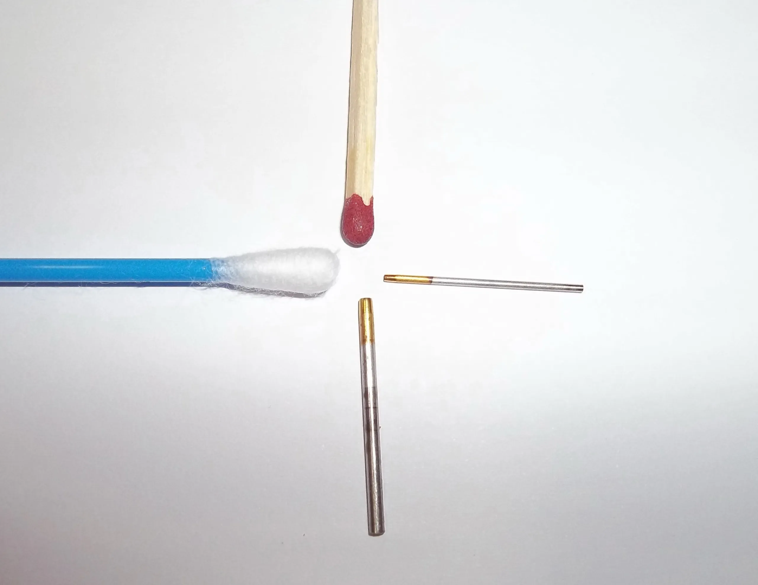 Follicle grafts and implantation instruments on a sterile tray
