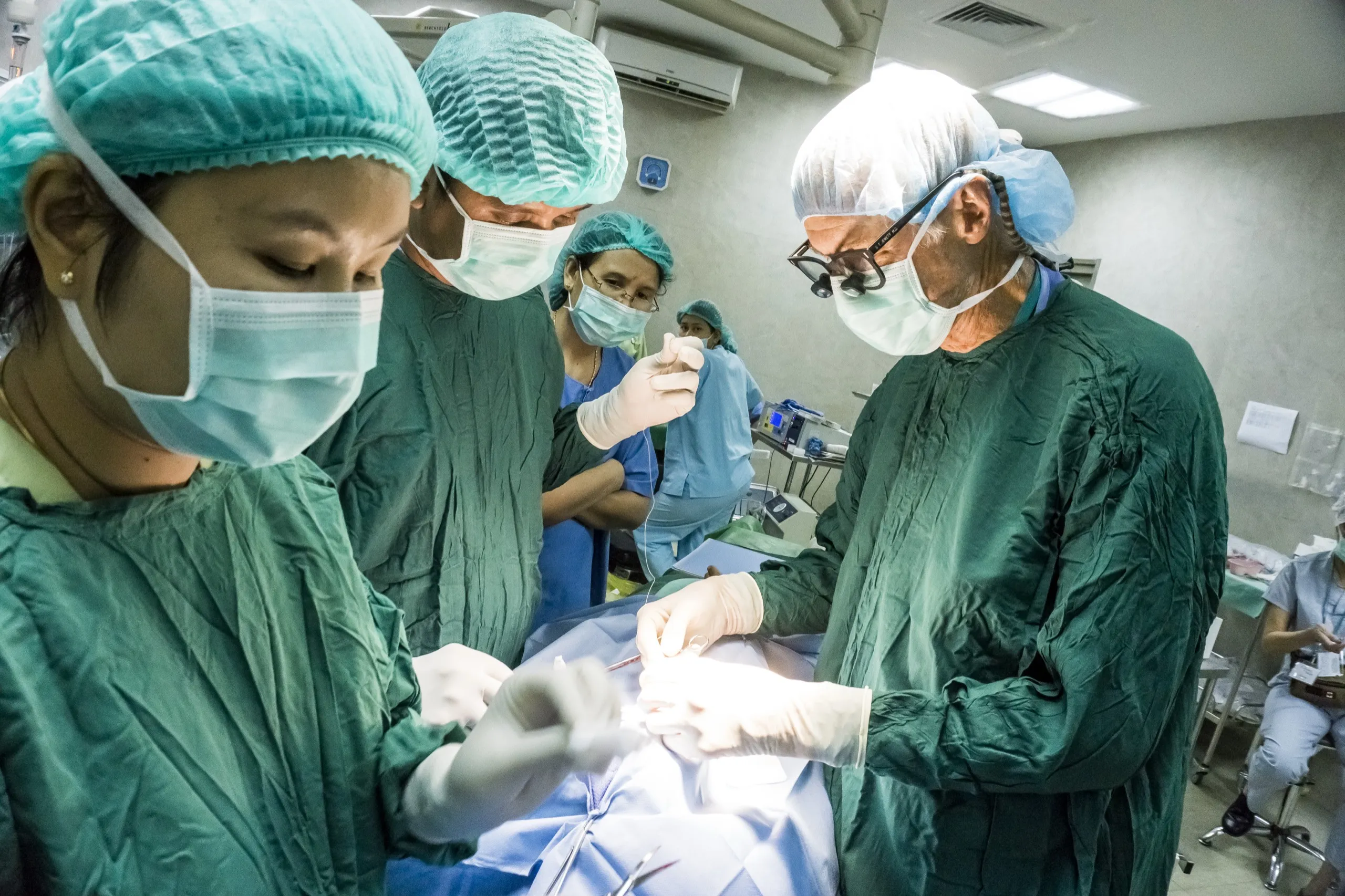 Hair transplant surgeon at work in the Happi Hairs Clinic theatre